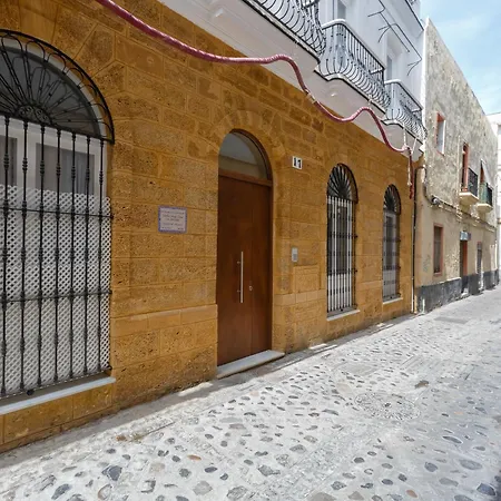 Mirador By Isa 카디스